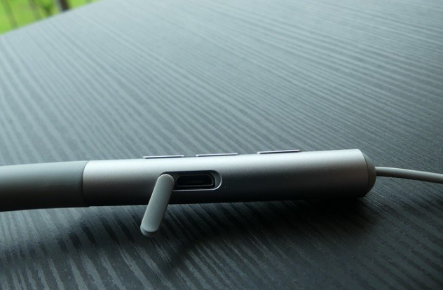 Xiaomi Mi Bluetooth Collar Earphones: разъем под зарядку Xiaomi Mi Bluetooth Collar Earphones: разъем под зарядку