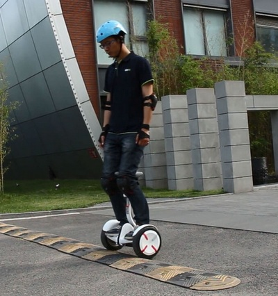Преодоление препятствия на гироскутере Xiaomi Ninebot Mini Pro Пример преодоления препятствия на сигвее Xiaomi Ninebot Mini Pro