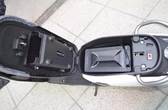 Отсек для хранения зарядного устройства Xiaomi Super Soco CU Smart Scooter Механизм открытия отсека для хранения зарядного устройства Xiaomi Super Soco CU Smart Scooter