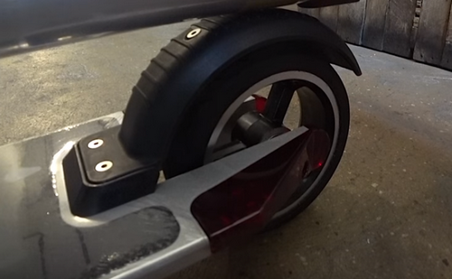 Задние габаритные огни электросамоката LeEco Electric Scooter Viper-A Внешний вид задних габаритных огней электросамоката LeEco Electric Scooter Viper-A