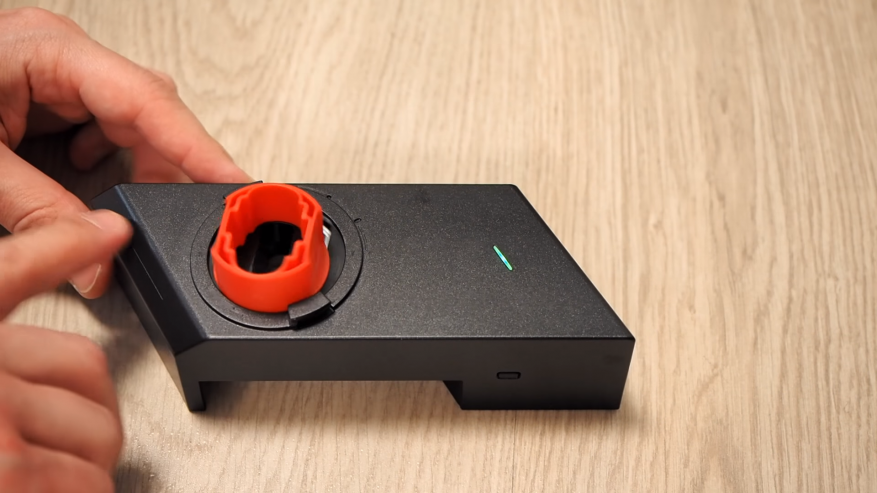 Внешний вид умной накладки на дверной замок Xiaomi Sherlock Smart Sticker M1 Внешний вид умной накладки на дверной замок Xiaomi Sherlock Smart Sticker M1