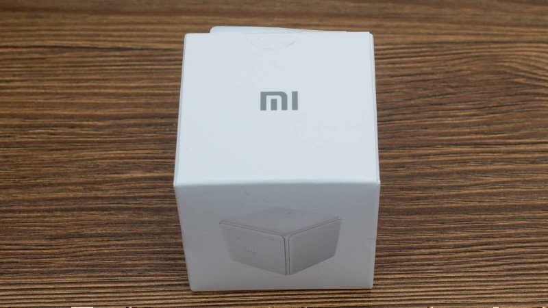 Умный куб Xiaomi Mi Smart Home Cube (White) в коробке с фото и логотипом Умный куб Xiaomi Mi Smart Home Cube (White) в коробке с фото и логотипом
