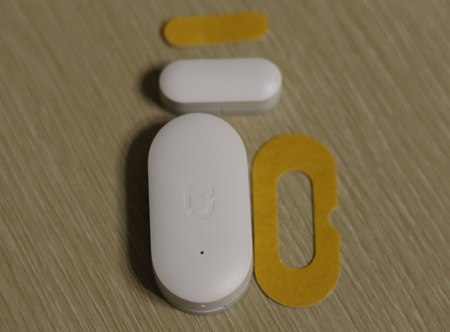 Датчик Xiaomi Mi Window/Door Sensors с дополнительными элементами крепления Дизайн датчика Xiaomi Mi Window/Door Sensors