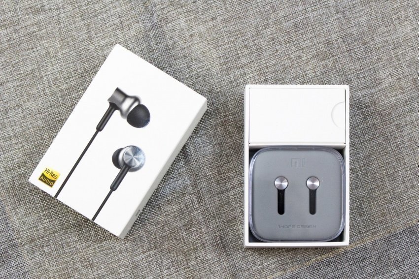 Наушники Xiaomi Mi In-Ear Headphones Pro HD Наушники Xiaomi Mi In-Ear Headphones Pro HD