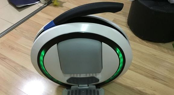 Ручка моноколеса в поднятом состоянии Xiaomi NineBot One С+ Фиксация ручки моноколеса Xiaomi NineBot One С+ в поднятом состоянии