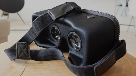 Лицевая сторона очков виртуальной реальности Xiaomi Mi VR Play Внутренняя часть очков виртуальной реальности Xiaomi Mi VR Play