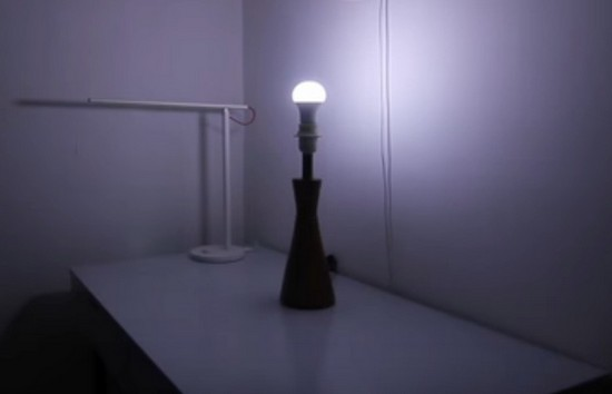 Холодное свечение Xiaomi Philips LED Bulb Пример холодного свечения Xiaomi Philips LED Bulb
