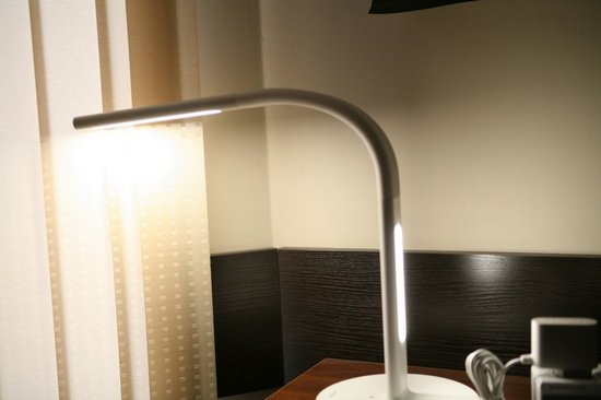 Свечение Xiaomi Philips Eyecare Smart Lamp 2 Пример освещения Xiaomi Philips Eyecare Smart Lamp 2