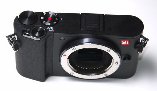 Верхняя панель Xiaomi Yi M1 Mirrorless Вид на верхнюю панель фотоаппарата Xiaomi Yi M1 Mirrorless