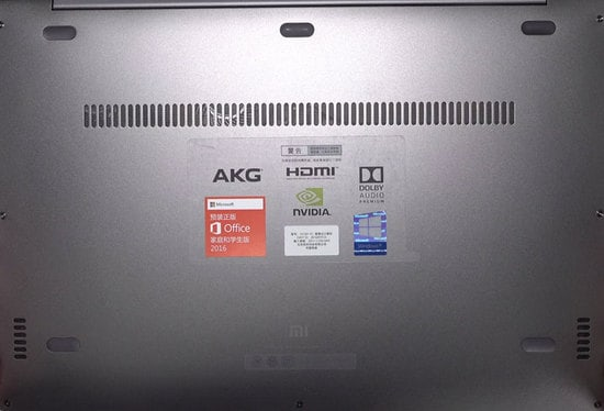 Расположение динамиков в ноутбуке Xiaomi Mi Notebook Air 13,3 Fingerprint 2018 Задняя панель Xiaomi Mi Notebook Air 13,3 Fingerprint 2018 с отверстиями для динамиков