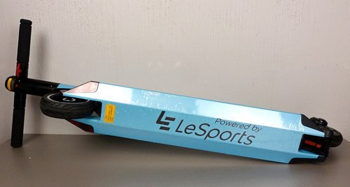 Электросамокат LeEco Electric Scooter Viper-A в сложенном виде Электросамокат LeEco Electric Scooter Viper-A в сложенном состоянии