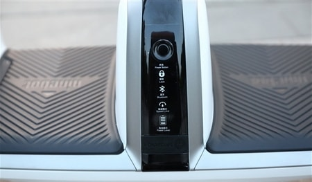 Разъем для зарядки аккумулятора гироскутера Xiaomi Ninebot Mini Plus Внешний вид разъема для зарядки аккумулятора гироскутера Xiaomi Ninebot Mini Plus
