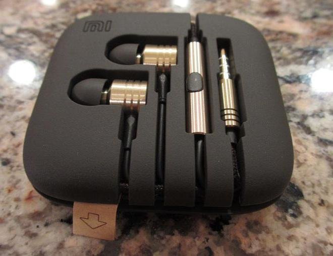 Значимые составляющие Xiaomi Mi Piston 2 – наушники, пульт и разъем Значимые составляющие Xiaomi Mi Piston 2 – наушники, пульт и разъем