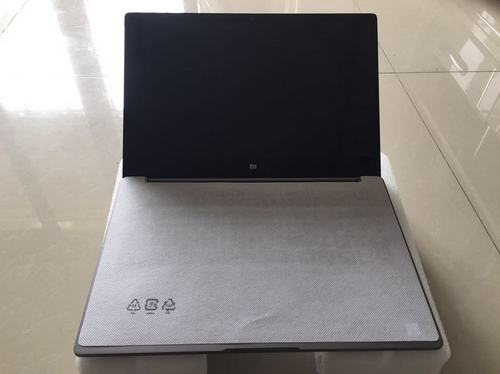 Упаковка ноутбука Xiaomi Mi Notebook Air 13,3 Fingerprint 2018 Защитный материал при упаковке ноутбука Xiaomi Mi Notebook Air 13,3 Fingerprint 2018